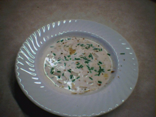Chicoree-Rahmsuppe mit Birnen und Haselnüssen