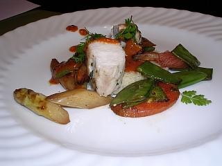 Kaninchen mit gebratenem Gemüse