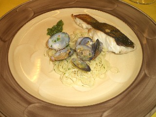 Kabeljau mit Venusmuscheln und Cappelini