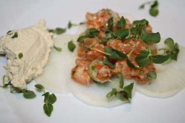 Saiblingstatar mit Wasabi-Creme