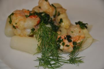 Spargel-Fenchel-Salat mit Garnelen