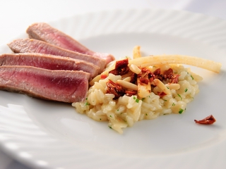 Thunfischfilet mit Schwarzwurzeln