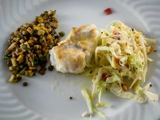 Seeteufel mit Linsen und Schinken-Spitzkohl-Salat