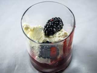 Mascarponecreme mit Brombeeren